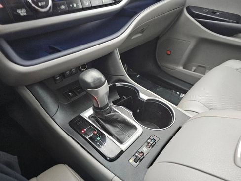 Used 2018 Toyota Highlander Limited Platinum image 31
