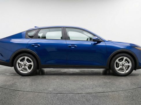 Used 2025 Kia K4 LXS image 11