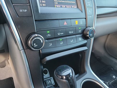 Used 2015 Toyota Camry LE FWD image 19