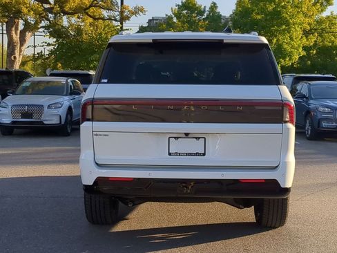 New 2025 Lincoln Navigator Reserve image 4