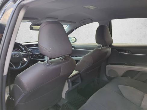 Used 2018 Toyota Camry LE FWD image 18