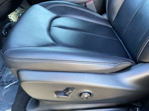 Used 2025 Chrysler Pacifica Select FWD image 18