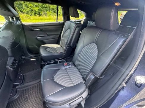 Used 2023 Toyota Highlander XSE AWD/4WD image 18