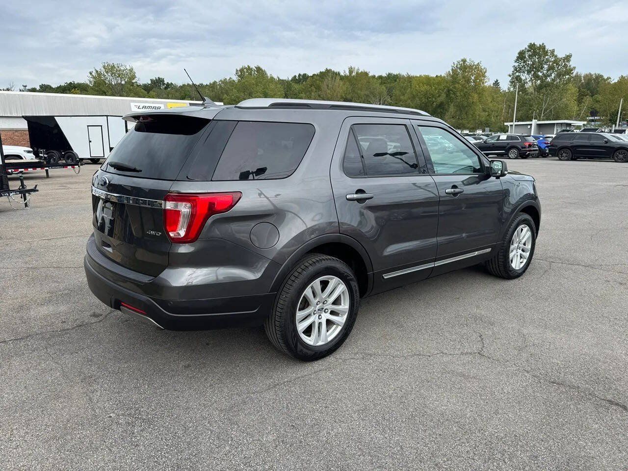 Used 2019 Ford Explorer XLT w/ Equipment Group 202A AWD/4WD image 4