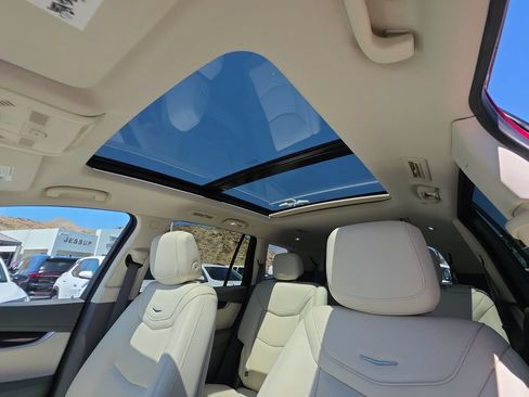 Used 2023 Cadillac XT6 Premium Luxury w/ LPO, Premium Carpet Package FWD image 19