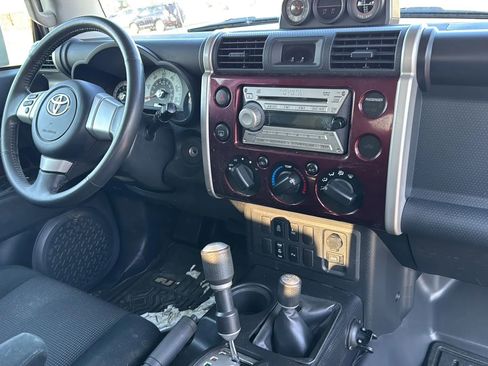 Used 2007 Toyota FJ Cruiser 4WD image 12