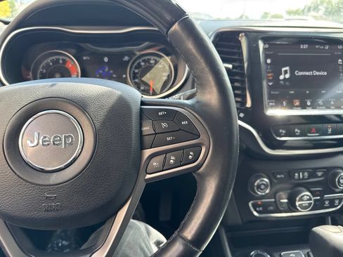 Used 2019 Jeep Cherokee Overland w/ Technology Group AWD/4WD image 23