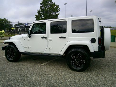 Used 2018 Jeep Wrangler Unlimited Sahara AWD/4WD image 33