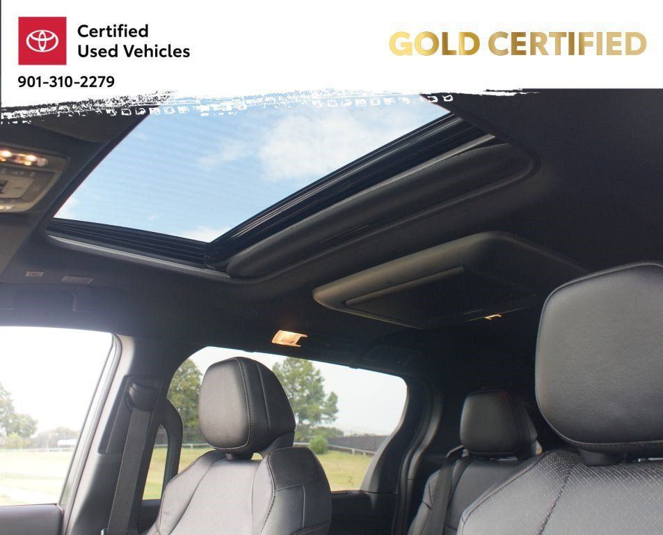Used 2025 Toyota Sienna Platinum AWD/4WD image 6