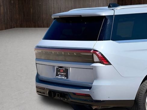 Used 2025 Lincoln Navigator Reserve AWD/4WD image 12