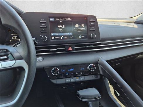Used 2022 Hyundai Elantra SEL FWD image 16