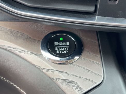 Used 2020 Ford Explorer Platinum w/ Premium Technology Package image 27