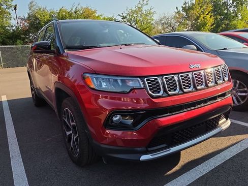 Used 2025 Jeep Compass Limited AWD/4WD image 2