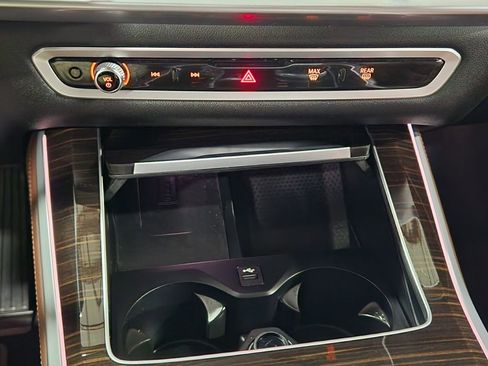 Used 2024 BMW X5 xDrive40i w/ Climate Comfort Package image 38