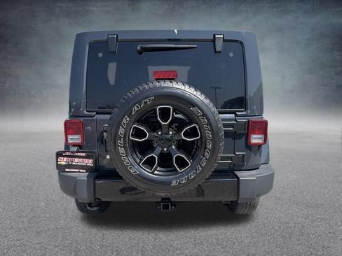 Used 2018 Jeep Wrangler Unlimited Sahara AWD/4WD image 9