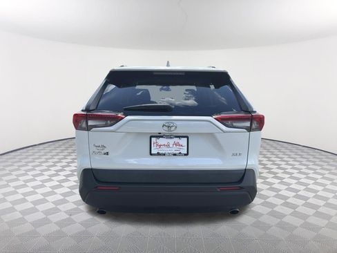 Used 2021 Toyota RAV4 XLE Premium FWD image 5