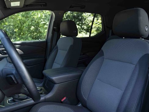 Used 2023 Chevrolet Traverse LT FWD image 16