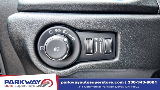 Used 2026 Chrysler Pacifica Select w/ S Appearance Package FWD image 30