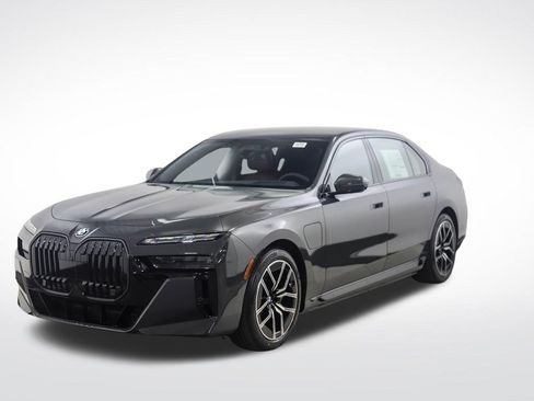 Used 2026 BMW 750e xDrive AWD/4WD image 1