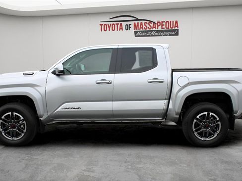 Used 2024 Toyota Tacoma TRD Sport image 2