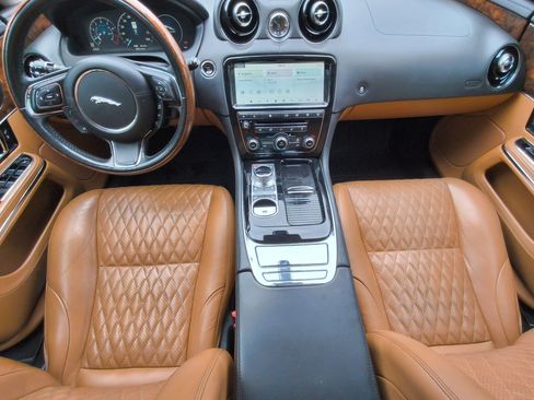 Used 2019 Jaguar XJ L Portfolio RWD image 18
