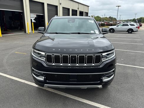 Used 2025 Jeep Wagoneer L Series III w/ Premium Group I image 2