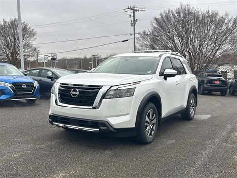 New 2025 Nissan Pathfinder SL image 8