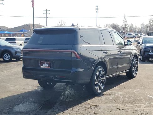 New 2026 Lincoln Navigator Reserve image 4