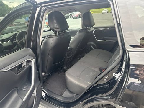 Used 2020 Toyota RAV4 LE AWD/4WD image 12