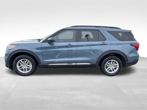 Used 2025 Ford Explorer Active image 3