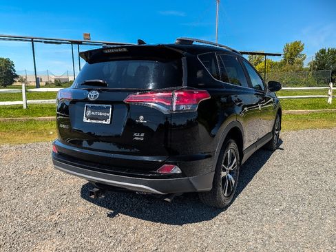 Used 2017 Toyota RAV4 XLE w/ Carpet Mat Package AWD/4WD image 5