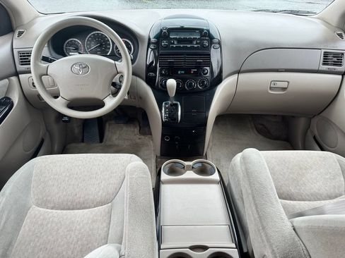 Used 2005 Toyota Sienna CE FWD image 16