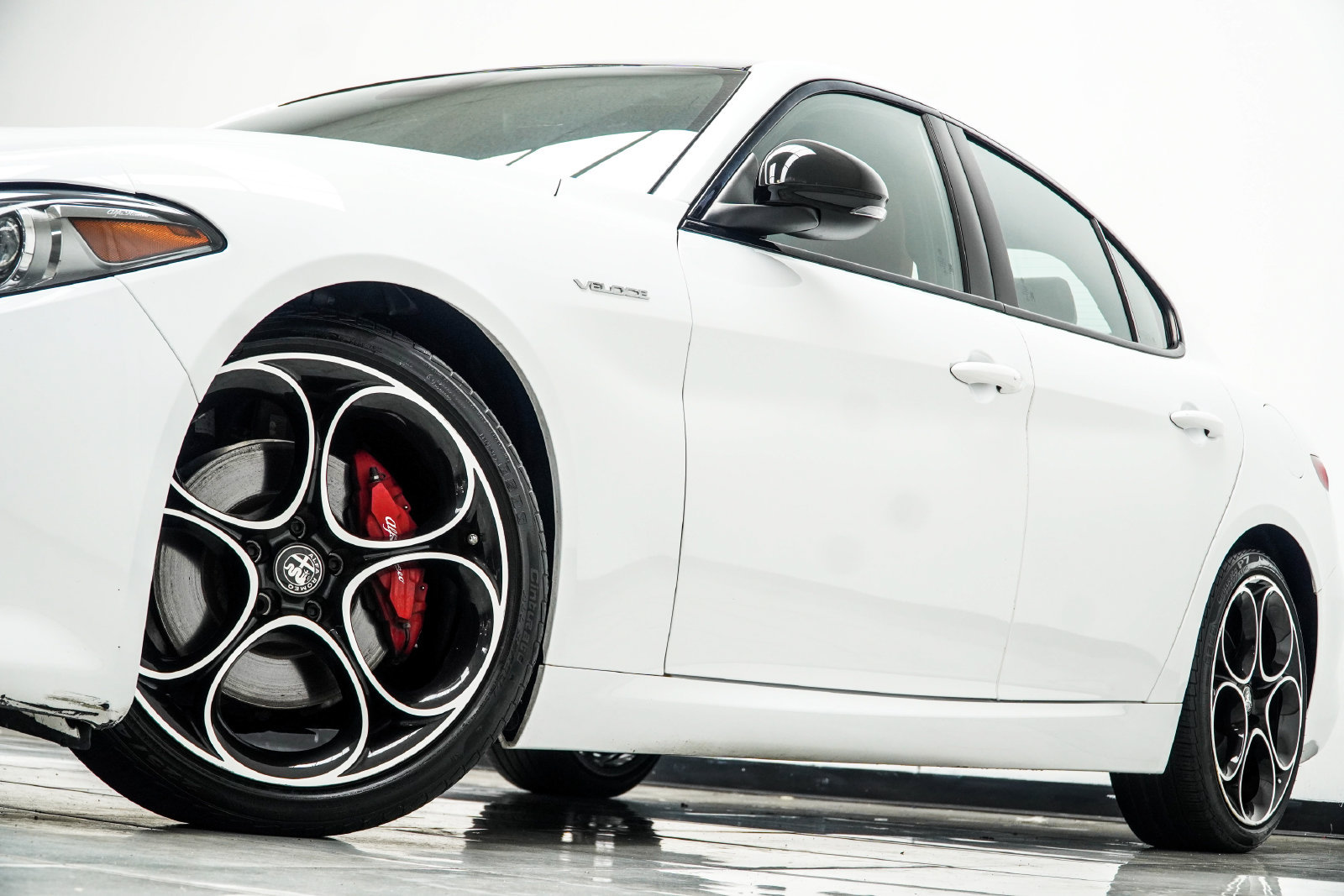 Used 2023 Alfa Romeo Giulia Veloce RWD image 4