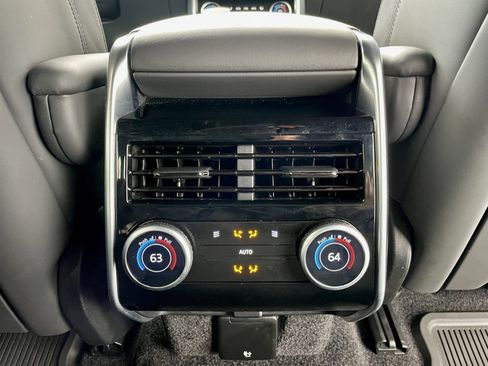 Used 2023 Land Rover Range Rover SE image 33