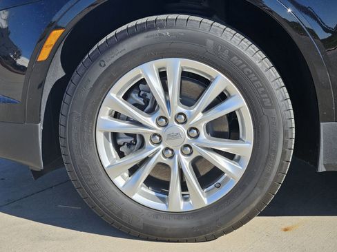 New 2025 Cadillac XT5 Luxury image 12