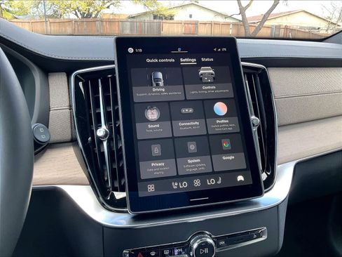 New 2026 Volvo XC90 T8 Plus w/ Protection Package Premier image 22