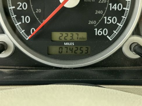 Used 2005 Chrysler Crossfire Limited image 18