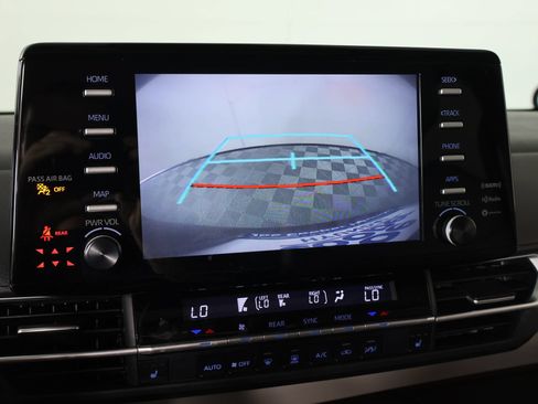 Used 2022 Toyota Sienna XLE FWD image 6
