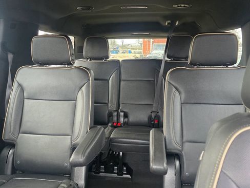 Used 2023 Chevrolet Suburban Premier RWD image 25