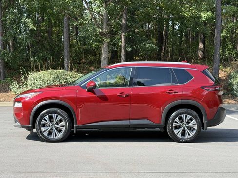 Used 2021 Nissan Rogue SV w/ Premium Package FWD image 4
