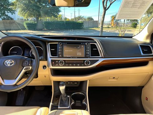 Used 2019 Toyota Highlander Limited image 21