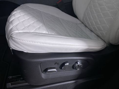 New 2025 Cadillac Escalade Sport Platinum image 9