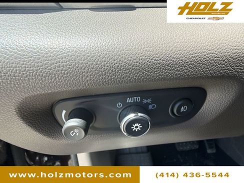 Certified 2020 Chevrolet Traverse LT w/ Driver Confidence II Package AWD/4WD image 17
