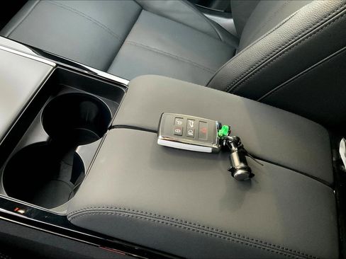 Used 2026 Land Rover Range Rover Velar S image 13