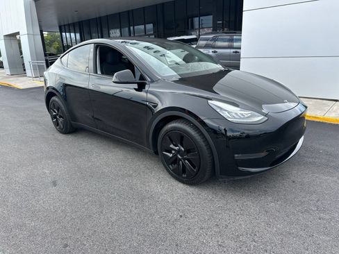 Used 2023 Tesla Model Y Long Range AWD/4WD image 1
