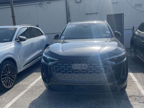 Used 2025 Audi Q5 Premium Plus w/ Premium Plus image 2