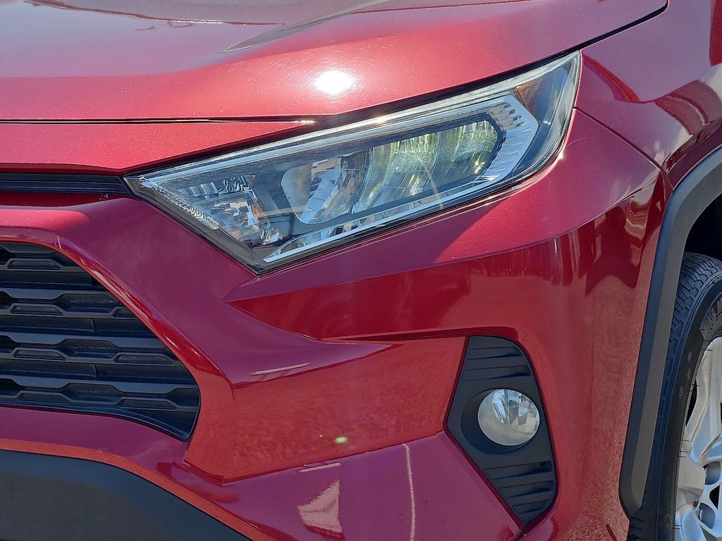 Used 2021 Toyota RAV4 XLE w/ Convenience Package AWD/4WD image 7