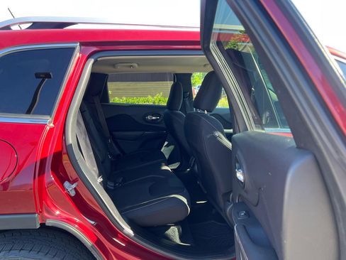 Used 2016 Jeep Cherokee Latitude AWD/4WD image 38