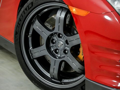 Used 2015 Nissan GT-R Black Edition image 4