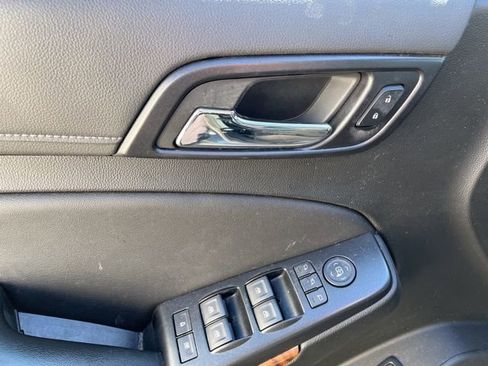 Used 2019 Chevrolet Suburban Premier image 17